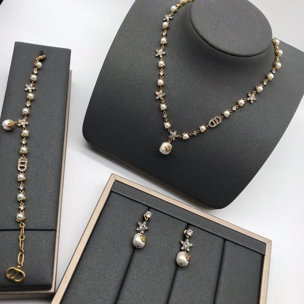 factory retail and wholesale d family's 20-year new diamond five pointed star pearl necklace, Golden;silver
factory retail and wholesale d family's 20-year new diamond five pointed star pearl necklace, Golden;silver