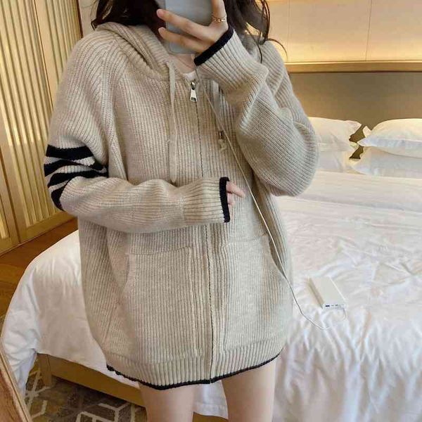 knitted sweater long sleeve spring autumn tide hooded four bars leisure sports jacket cardigan for men and women, White;black
knitted sweater long sleeve spring autumn tide hooded four bars leisure sports jacket cardigan for men and women, White;black