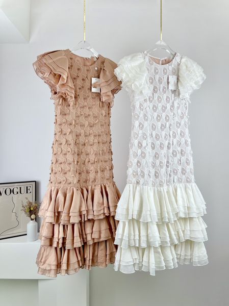 2022 spring and summer new zim carmine layered ruffle fish scale embroidered dress, White;black
2022 spring and summer new zim carmine layered ruffle fish scale embroidered dress, White;black