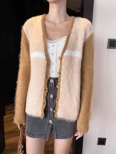 women's knits tees autumn and winter v-neck long sleeve loose coat women's fashion color contrast temperament wool knitted cardiga, White 
women's knits tees autumn and winter v-neck long sleeve loose coat women's fashion color contrast temperament wool knitted cardiga, White