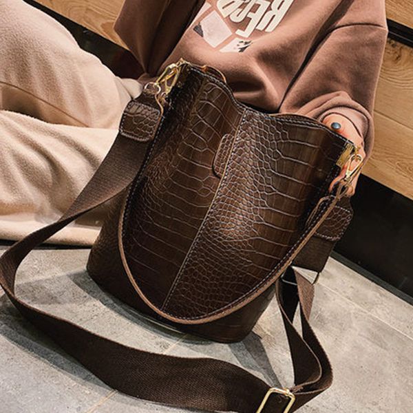 designer bags large capacity women's 2022 new fashion bucket korean version simple and versatile one shoulder messenger handbag
designer bags large capacity women's 2022 new fashion bucket korean version simple and versatile one shoulder messenger handbag