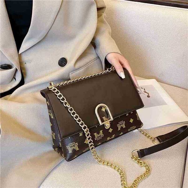 high bag 2022 new messenger large capacity fashionable women's simple texture chain small square designer bags for women crossbody hand
high bag 2022 new messenger large capacity fashionable women's simple texture chain small square designer bags for women crossbody hand
