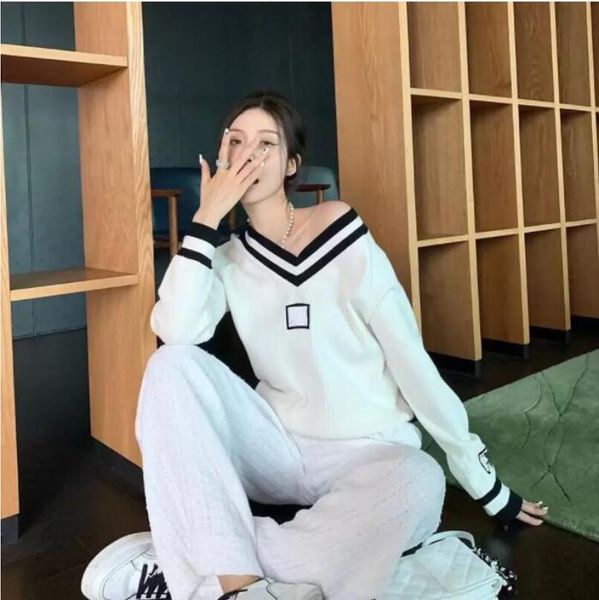 sweaters women simple color matching knitting temperament v-neck loose and thin korean version of all-match sweater women, White;black
sweaters women simple color matching knitting temperament v-neck loose and thin korean version of all-match sweater women, White;black