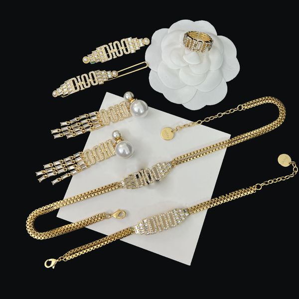 2022 luxury designer shining crystal letters pendant necklaces bracelets earrings rings jewelry for women, Silver
2022 luxury designer shining crystal letters pendant necklaces bracelets earrings rings jewelry for women, Silver