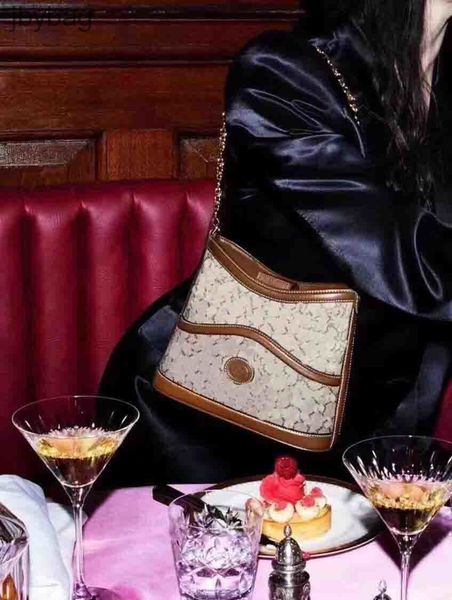 5a luxurys designers women purse and handbags new unique shoulder messenger bags fashion bags genuine leather letter cross body bag classic
5a luxurys designers women purse and handbags new unique shoulder messenger bags fashion bags genuine leather letter cross body bag classic