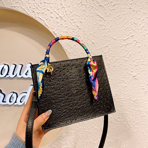 tote bags horizontal and vertical version fashion chain bag retro ostrich pattern women's envelope bag postman portable girl handle
tote bags horizontal and vertical version fashion chain bag retro ostrich pattern women's envelope bag postman portable girl handle