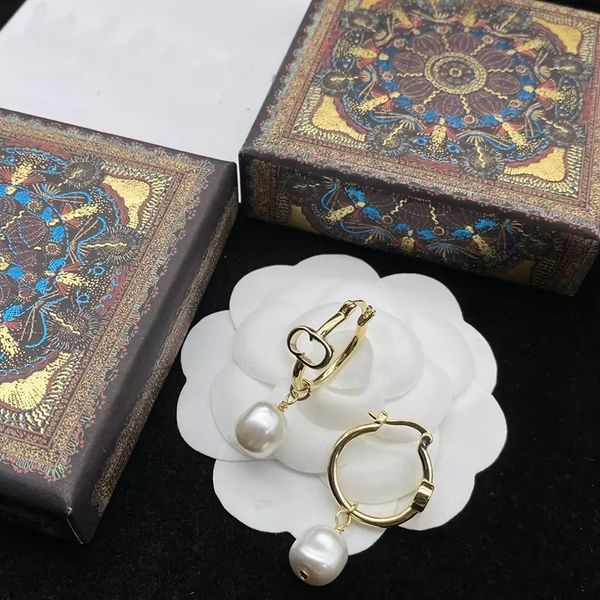 pearl earing designer jewelry luxurys stud earrings for women fashion hoops love earing gold studs letter wedding gift with box, Golden;silver
pearl earing designer jewelry luxurys stud earrings for women fashion hoops love earing gold studs letter wedding gift with box, Golden;silver