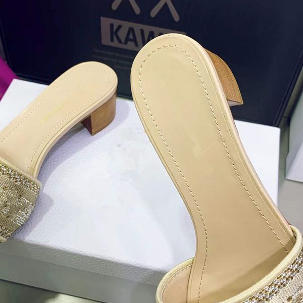 2022 female luxury designer sandals slippers leather summer high heels flat slippers embroidery fashion beach women large head rainbow lette, Black
2022 female luxury designer sandals slippers leather summer high heels flat slippers embroidery fashion beach women large head rainbow lette, Black
