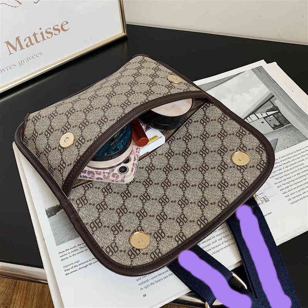 purse sale new fashion broadband printed belt strap shoulder messenger bag women's leisure multifunctional flower chest bag
purse sale new fashion broadband printed belt strap shoulder messenger bag women's leisure multifunctional flower chest bag