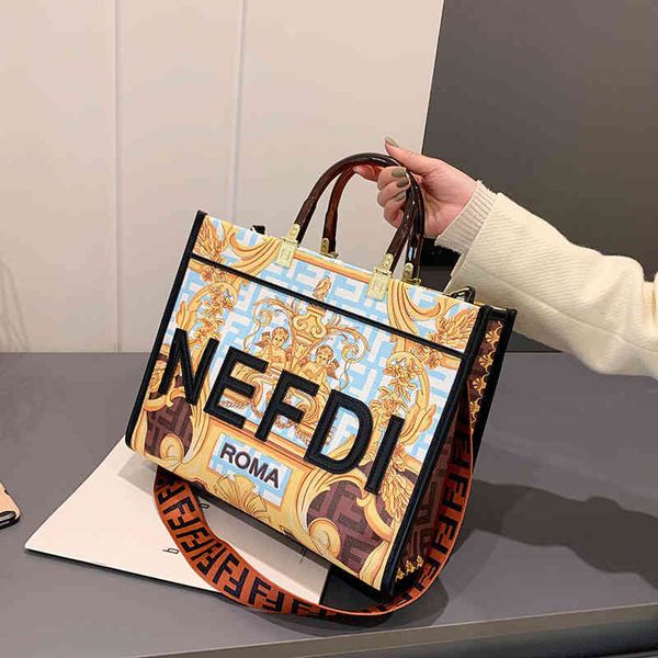 2022 factory wholesale new family printed letter hand european and american style trend big women's single shoulder fashion tote bag
2022 factory wholesale new family printed letter hand european and american style trend big women's single shoulder fashion tote bag