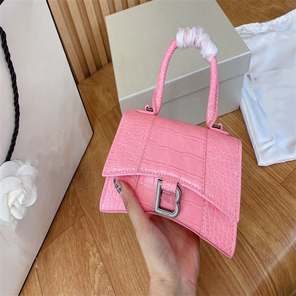 luxury designer ladies casual fashion evening bags classic multicolor letters chain shoulder balencaigaity crossbody handbags m-25
luxury designer ladies casual fashion evening bags classic multicolor letters chain shoulder balencaigaity crossbody handbags m-25