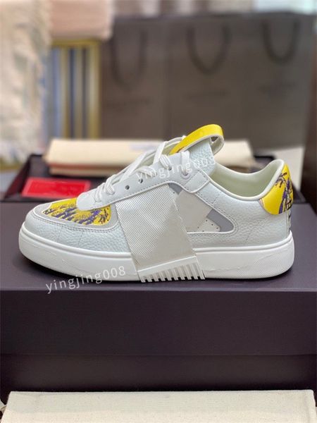 2022 designer sneakers canvas shoes lace up oblique embroidery low platform women shoe size35-45, Black
2022 designer sneakers canvas shoes lace up oblique embroidery low platform women shoe size35-45, Black