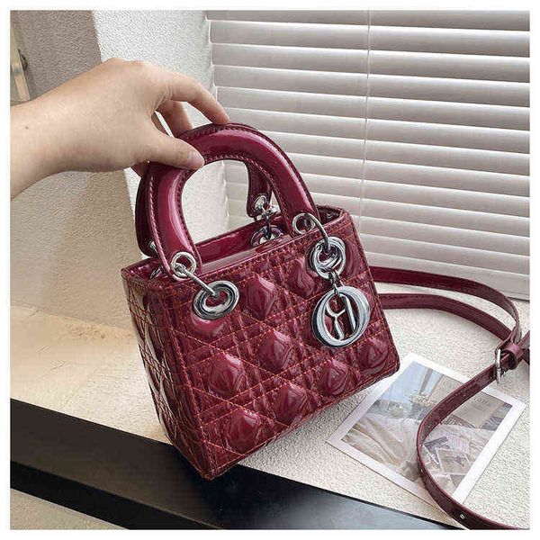 factory online export designer tide brand ladies bag women's 2022 and summer new fashion embroidered thread portable shoulder perforate
factory online export designer tide brand ladies bag women's 2022 and summer new fashion embroidered thread portable shoulder perforate