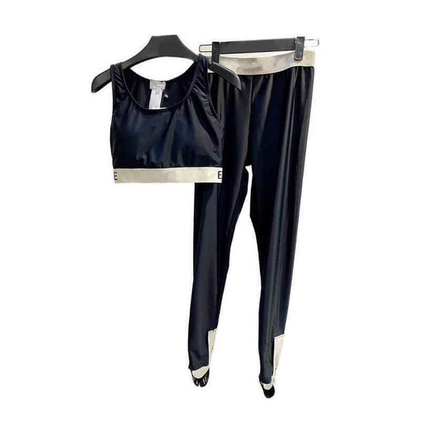 jacket skirts t-shirts pants shorts suspenders french italian style designerop ne, White
jacket skirts t-shirts pants shorts suspenders french italian style designerop ne, White