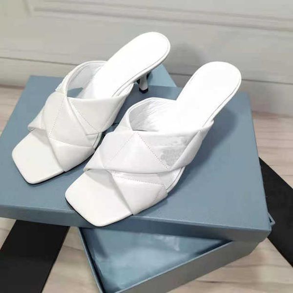 classic versatile 2021 cross thick heel slippers leather flat sandals fashion slide original box 35-41, Black
classic versatile 2021 cross thick heel slippers leather flat sandals fashion slide original box 35-41, Black