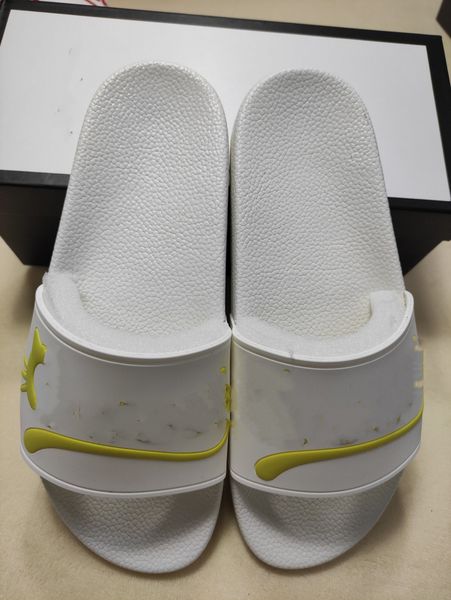 2022 designer print women's feel brown satin sandals silk scarf fabric comfortable soft flat slippers beach shoes sandals loafers upper, Black
2022 designer print women's feel brown satin sandals silk scarf fabric comfortable soft flat slippers beach shoes sandals loafers upper, Black