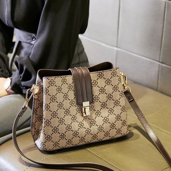 high-quality leather 2022 fashion presbyopia print one-shoulder diagonal large-capacity bag purses and messenger bags luxury cc
high-quality leather 2022 fashion presbyopia print one-shoulder diagonal large-capacity bag purses and messenger bags luxury cc