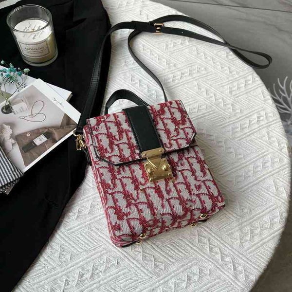 2022 new designer handbags women's new style personalized portable vertical letter temperament one shoulder fashion messenger
2022 new designer handbags women's new style personalized portable vertical letter temperament one shoulder fashion messenger