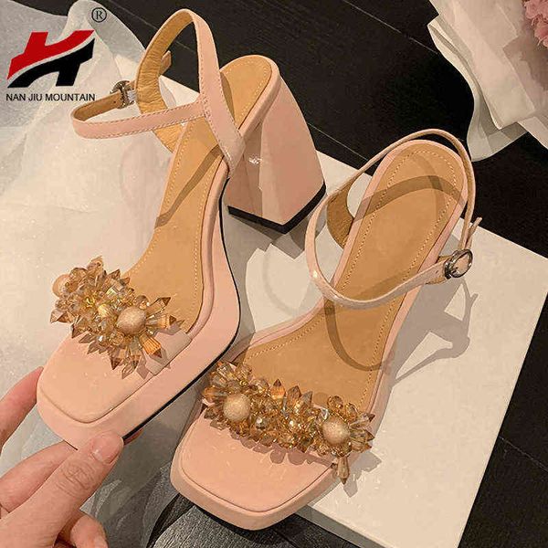 2022 zomer hoge hak vrouwen sandalen strass bloemen platform schoenen effen kleur vierkante teen chunky gesp, Black
2022 zomer hoge hak vrouwen sandalen strass bloemen platform schoenen effen kleur vierkante teen chunky gesp, Black