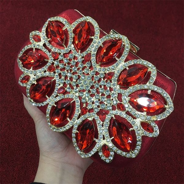 wedding handbags 5 colors new bridal metal bow clutches bag chain shoulder bag ladies shiny evening clutch bag 210302
wedding handbags 5 colors new bridal metal bow clutches bag chain shoulder bag ladies shiny evening clutch bag 210302