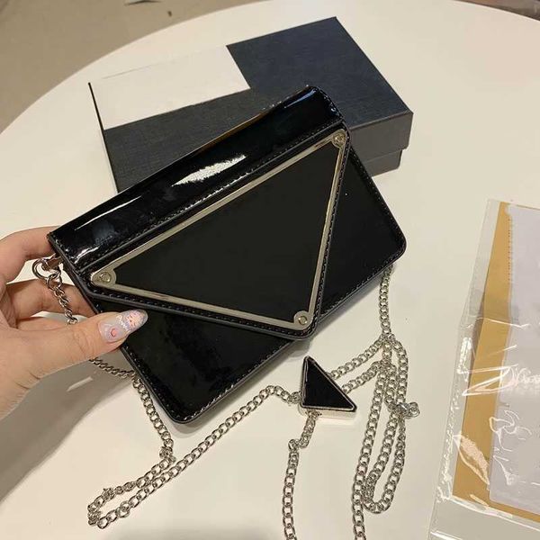 2022 classic shoulder bags luxury designer women's bags crossbody solid color patent leather smooth like skin fashion versatile dressin
2022 classic shoulder bags luxury designer women's bags crossbody solid color patent leather smooth like skin fashion versatile dressin