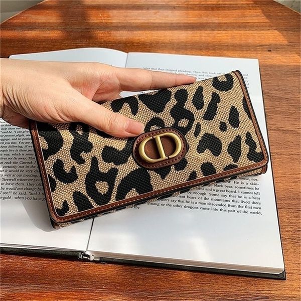 30% off 2022 new trendy handbags long buckle three fold leather korean version multi card wallet trend women luxurys handbag, Red;black
30% off 2022 new trendy handbags long buckle three fold leather korean version multi card wallet trend women luxurys handbag, Red;black