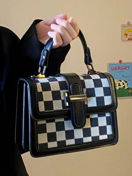 designer bags autumn and winter high-grade sense of foreign style small square qianniao lattice portable one shoulder chain messenger women&
designer bags autumn and winter high-grade sense of foreign style small square qianniao lattice portable one shoulder chain messenger women&