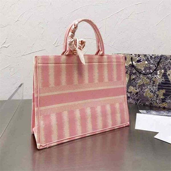 designers shoulder bags woman fashion classic handbags embroidery limited edition lady handbag high capacity travel shopping bag practical q
designers shoulder bags woman fashion classic handbags embroidery limited edition lady handbag high capacity travel shopping bag practical q