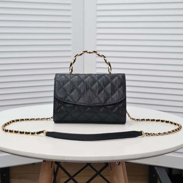 2022 new style flap female purse pleated sheepskin portable one shoulder messenger bag
2022 new style flap female purse pleated sheepskin portable one shoulder messenger bag