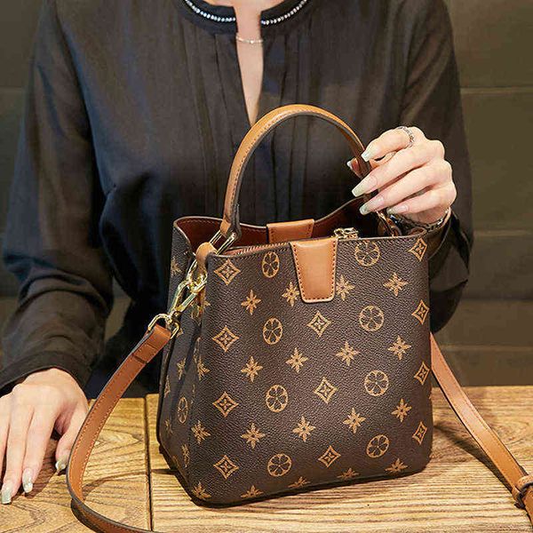 women's bags female pvc leather luxury designer handbag bucket autumn winter large-capacity shoulder fashion crossbody 220509
women's bags female pvc leather luxury designer handbag bucket autumn winter large-capacity shoulder fashion crossbody 220509