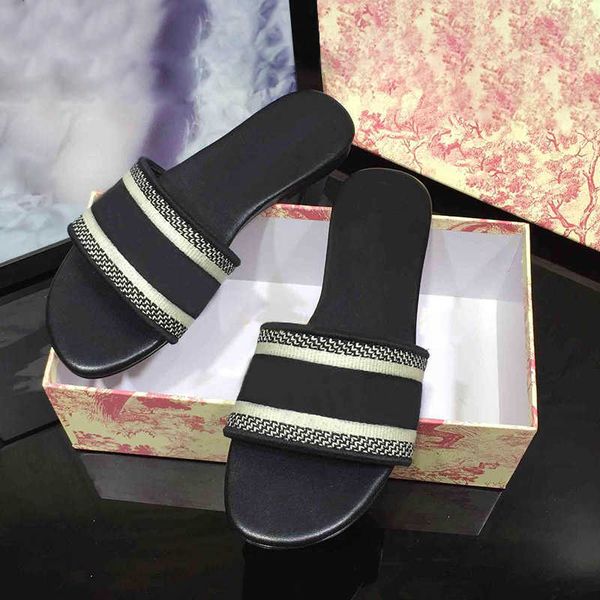 2021 women denim slippers falt shoes sandals beach slippers fashion wear ladies large size 35-42 with original box appliques, Black
2021 women denim slippers falt shoes sandals beach slippers fashion wear ladies large size 35-42 with original box appliques, Black