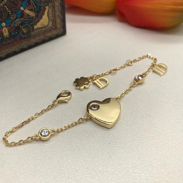 charm fashion gold color heart-shaped pendant bracelet design luxury brand jewelry designer zircon women 18k gold simple hand chain factory, Golden;silver
charm fashion gold color heart-shaped pendant bracelet design luxury brand jewelry designer zircon women 18k gold simple hand chain factory, Golden;silver