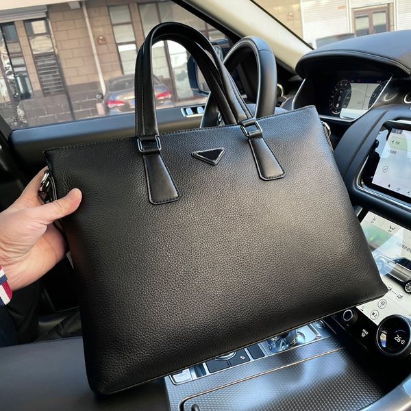 high-end men bags brand briefcase businessbag man bag casual and business portfolio message bag fashion boy pockets great hardwear attache c
high-end men bags brand briefcase businessbag man bag casual and business portfolio message bag fashion boy pockets great hardwear attache c