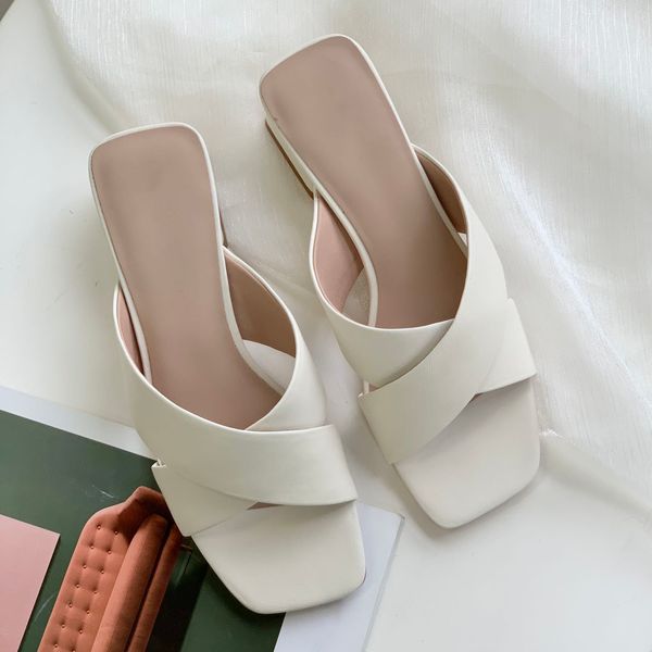 2022 new fashion sandals flat shoes women's shoes leather solid color party slippers, Black
2022 new fashion sandals flat shoes women's shoes leather solid color party slippers, Black