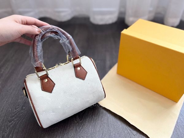 wholesale 2022 new summer pillow bag fashion embossed shopping bag luxury shoulder bags designer classic travel totes handbags
wholesale 2022 new summer pillow bag fashion embossed shopping bag luxury shoulder bags designer classic travel totes handbags