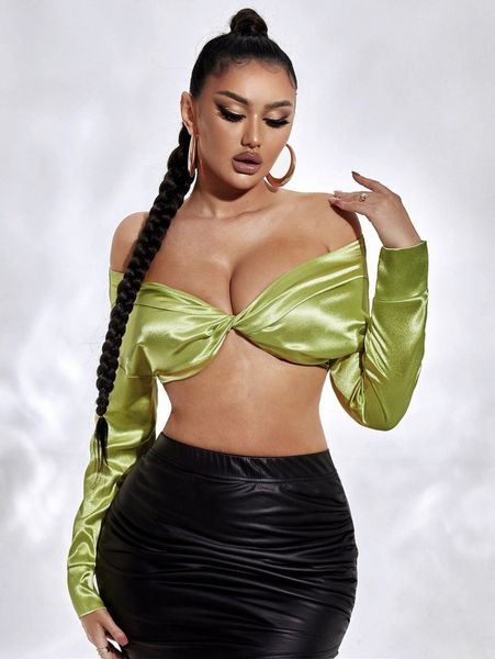 sxy off the shoulder twist crop satin s15e#, White
sxy off the shoulder twist crop satin s15e#, White