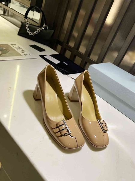 2022 women's chunky heel shoes designers classic luxury fashion three-row buckle decoration summer wedding shoes for girl women famous, Black
2022 women's chunky heel shoes designers classic luxury fashion three-row buckle decoration summer wedding shoes for girl women famous, Black