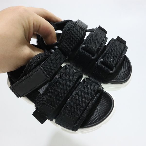2022 slippers summer children sandals casual fashion boys and girls shoes toddler breathable paste non-slip outsole, Black;grey
2022 slippers summer children sandals casual fashion boys and girls shoes toddler breathable paste non-slip outsole, Black;grey