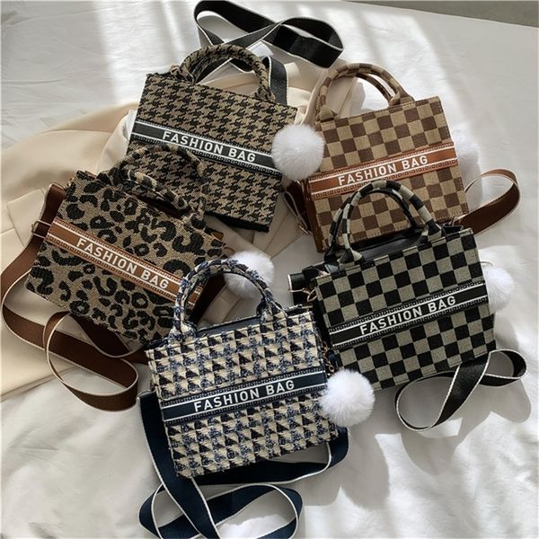 shop online 85% off discounts autumn hand popular fashion leisure one shoulder bag versatile ins small square bag 
shop online 85% off discounts autumn hand popular fashion leisure one shoulder bag versatile ins small square bag