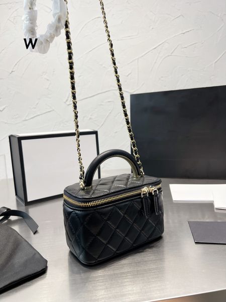 women's lambskin quilted handle cosmetic box bag matelasse chain cross shoulder cosmetic
women's lambskin quilted handle cosmetic box bag matelasse chain cross shoulder cosmetic