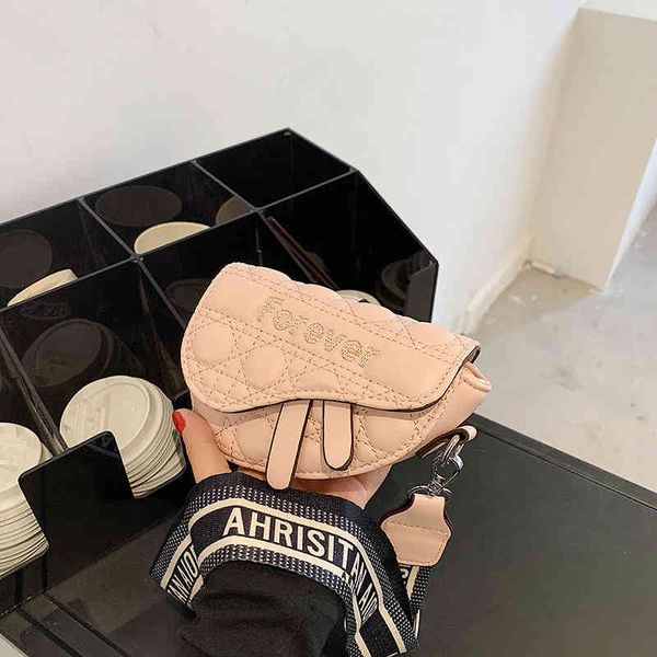 designer handbags 2022 new korean cute fashion saddle embroidered thread single shoulder bag diagonal mini small satchel pocket red envelope
designer handbags 2022 new korean cute fashion saddle embroidered thread single shoulder bag diagonal mini small satchel pocket red envelope