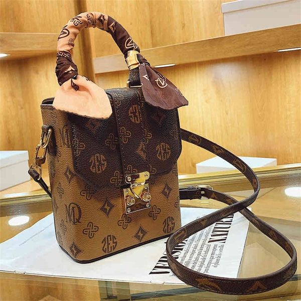 90% off to shop online net red autumn and winter versatile fashion foreign style portable small square bag
90% off to shop online net red autumn and winter versatile fashion foreign style portable small square bag