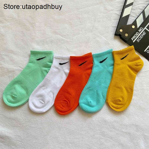 fashion men's classic socks 3 pairs of 1 card hook brand designer versatile sports sock men women luxury wear medium short sportsocks 0, Black;white
fashion men's classic socks 3 pairs of 1 card hook brand designer versatile sports sock men women luxury wear medium short sportsocks 0, Black;white