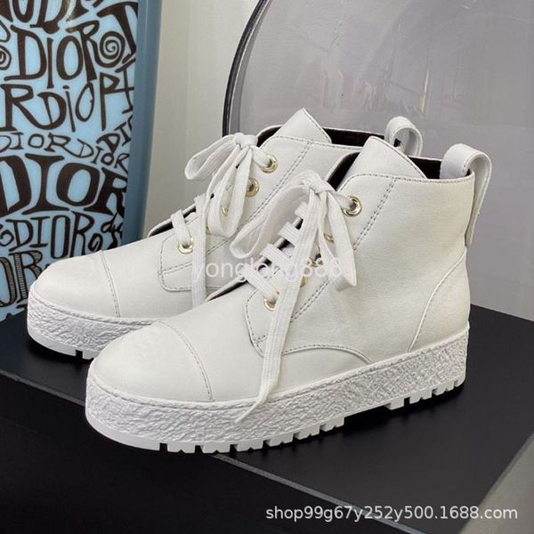 boots xiaoxiang autumn and winter lace up sports boots made of cow leather with sheepskin inside showing thin legs, Black
boots xiaoxiang autumn and winter lace up sports boots made of cow leather with sheepskin inside showing thin legs, Black