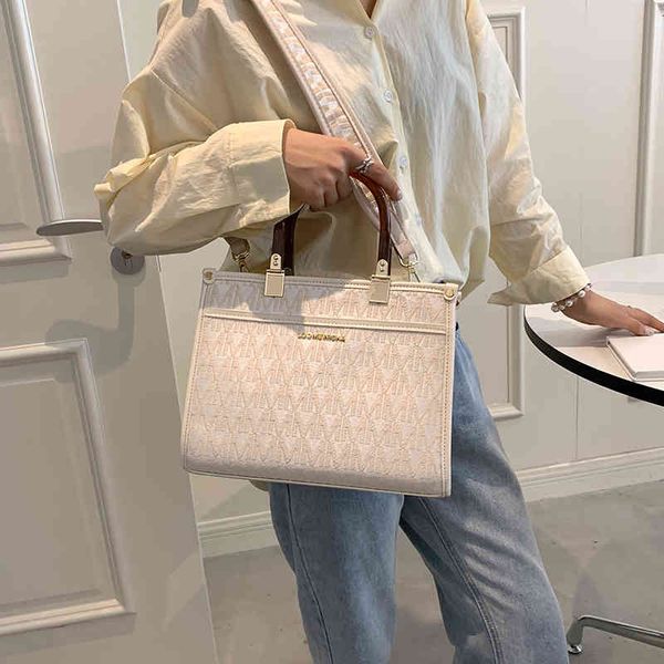 fashion princess 2022 new high-grade exquisite high-capacity tote bag foreign style versatile messenger bag luxury designer
fashion princess 2022 new high-grade exquisite high-capacity tote bag foreign style versatile messenger bag luxury designer