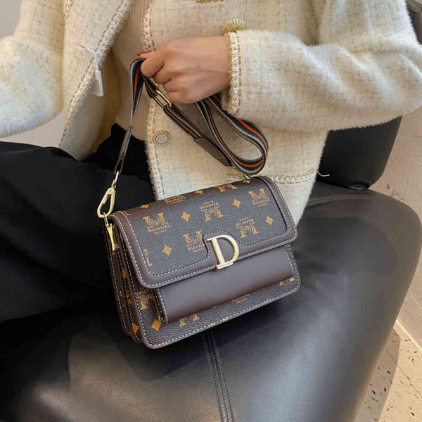women's bag 2022 printing elegant square luxury women's printed single small red texture handbag all-match portable shoulder messe
women's bag 2022 printing elegant square luxury women's printed single small red texture handbag all-match portable shoulder messe