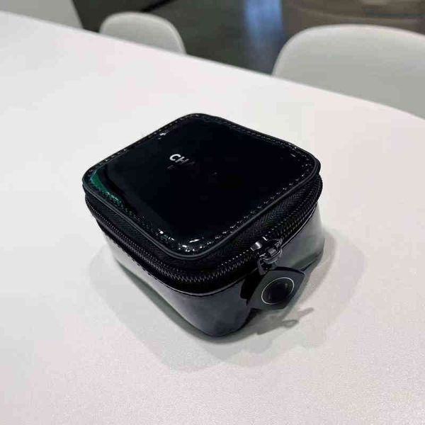 brand mouth red envelopes c 2022 spring and summer xiaoxiangfeng new mouth red envelope makeup storage washing portable change purse small b, Red;black
brand mouth red envelopes c 2022 spring and summer xiaoxiangfeng new mouth red envelope makeup storage washing portable change purse small b, Red;black