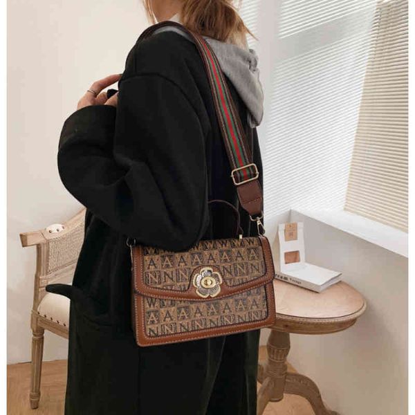 small bag 2022 texture women's portable bagwomen's tote new fashion leather luxury handbags versatile ladies bags large-capacity
small bag 2022 texture women's portable bagwomen's tote new fashion leather luxury handbags versatile ladies bags large-capacity