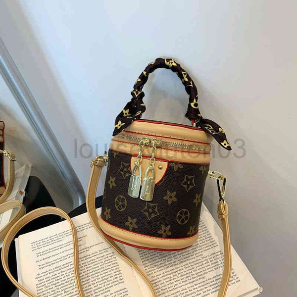 designer l vs messenger bag man woman lovers large capacity portable vintage pu bucket bag new old flower printed simple women's lvp ba
designer l vs messenger bag man woman lovers large capacity portable vintage pu bucket bag new old flower printed simple women's lvp ba