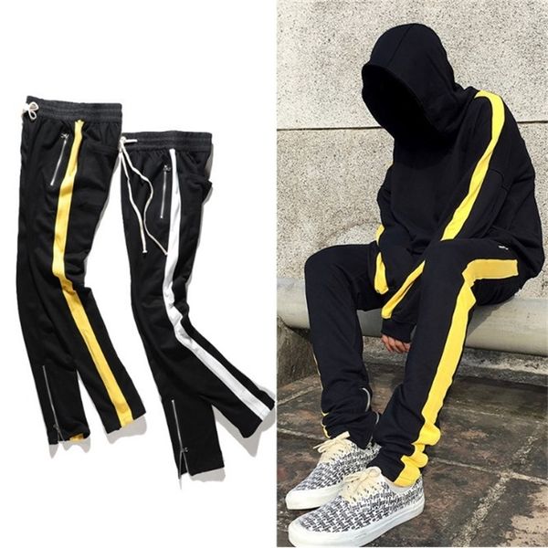 men's shorts kan ye's same men's wear high street black and white yellow contrast color trouser leg inner zipper sports guard, White;black
men's shorts kan ye's same men's wear high street black and white yellow contrast color trouser leg inner zipper sports guard, White;black